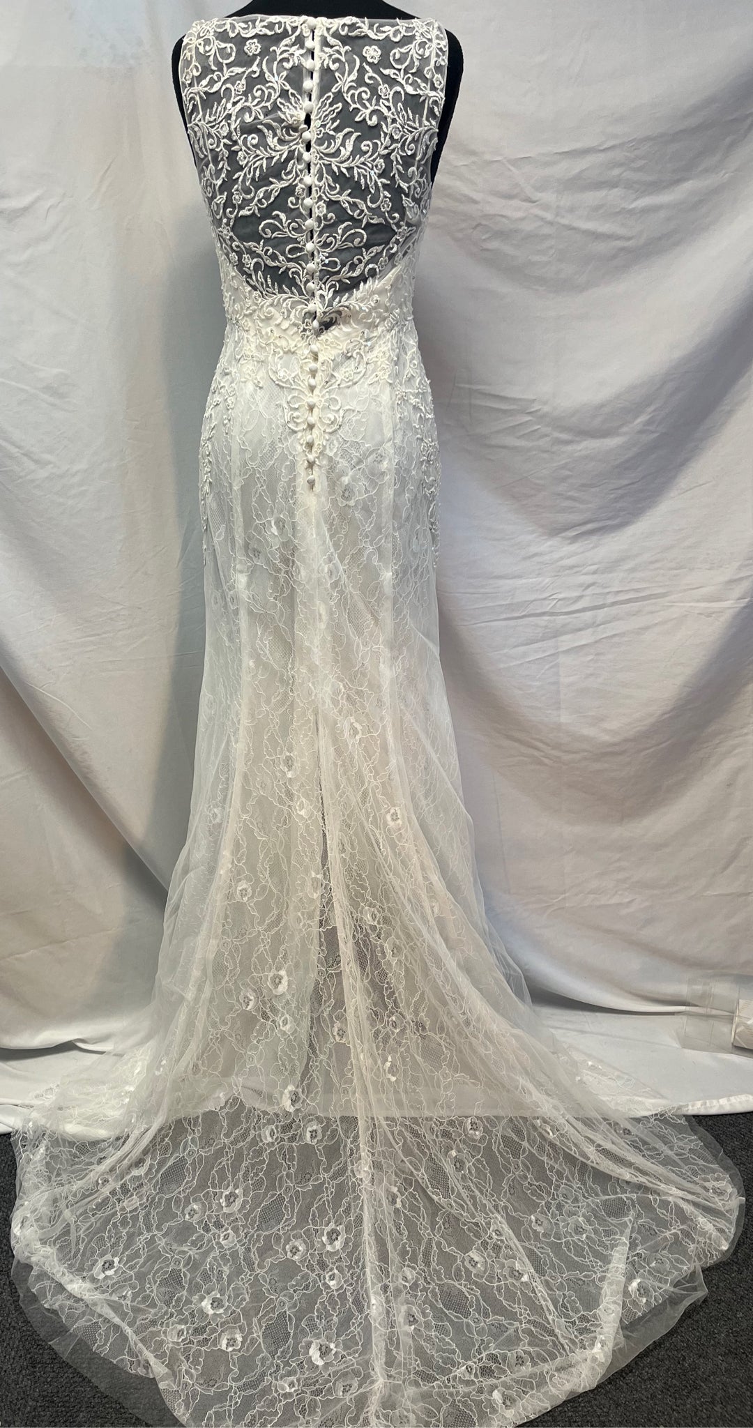 
                  
                    Women's Size 3/4 Signature Wedding Gown White Dress
                  
                